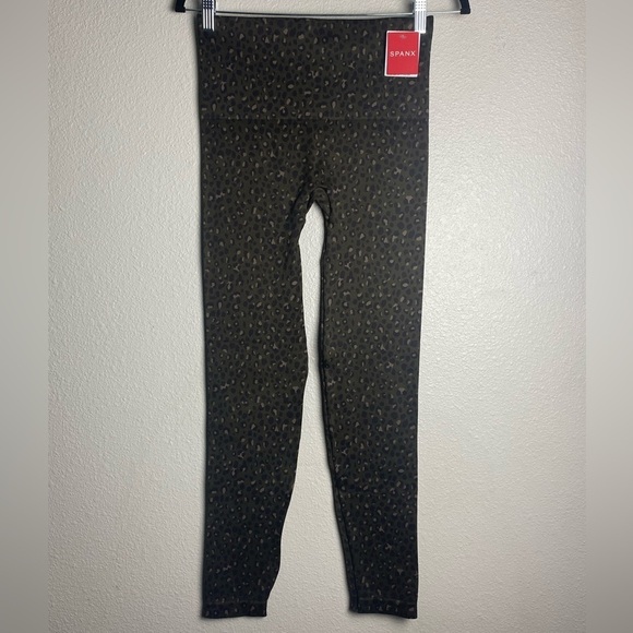 SPANX Look At Me Now Seamless Leggings in Olive Leopard - New, All Sizes - Picture 4 of 10